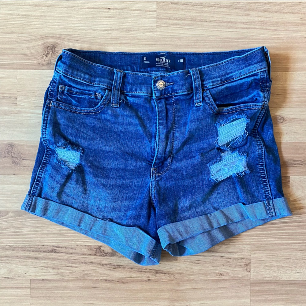Women’s Hollister High Rise Jean Short in Medium Wash-Size 11 w30